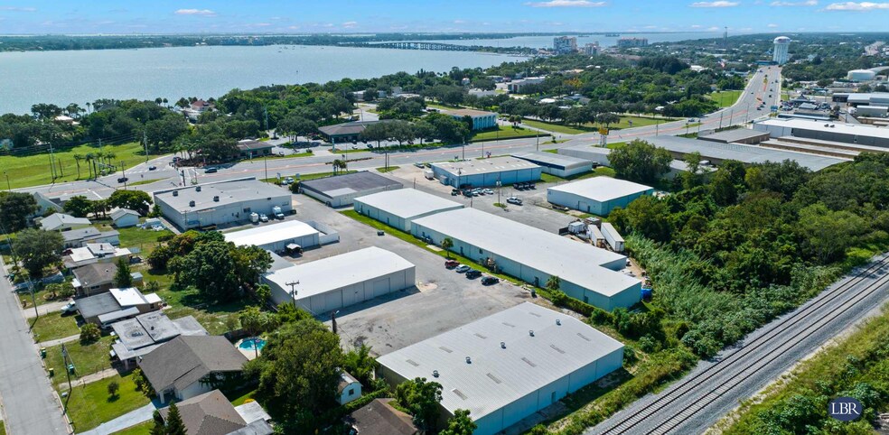 More Photos Of 815 N Cocoa Blvd, Cocoa Warehouse For Lease