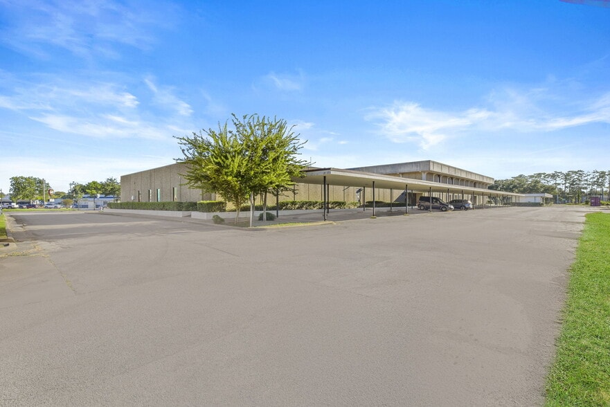 More Photos Of 3817 Venzi St, Dickinson Warehouse For Sale
