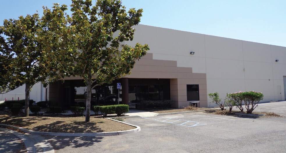 More Photos Of 2150 Maple Privado, Ontario Warehouse For Lease