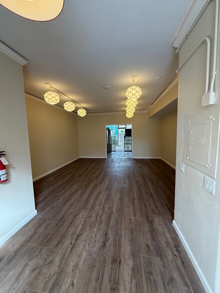 More Photos Of 300 Ben Franklin Ct, San Mateo General Retail For Lease