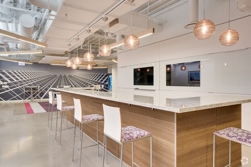 More Photos Of 200 W Madison St, Chicago Office For Lease
