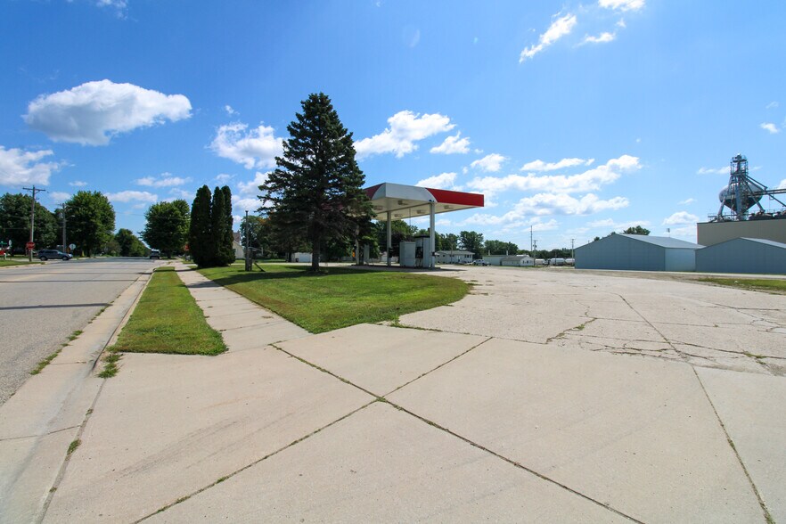 More Photos Of 107 8th Ave SW, Kasson Specialty For Sale