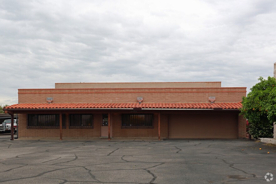 More Photos Of 2415 S Craycroft Rd, Tucson Auto Dealership For Sale