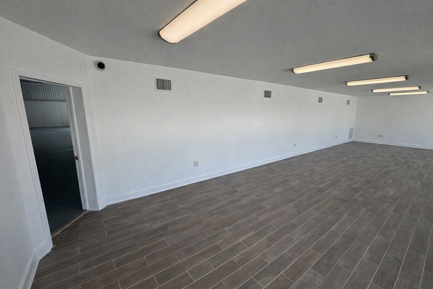 More Photos Of 2621 Skyview Dr, Lakeland Industrial For Lease