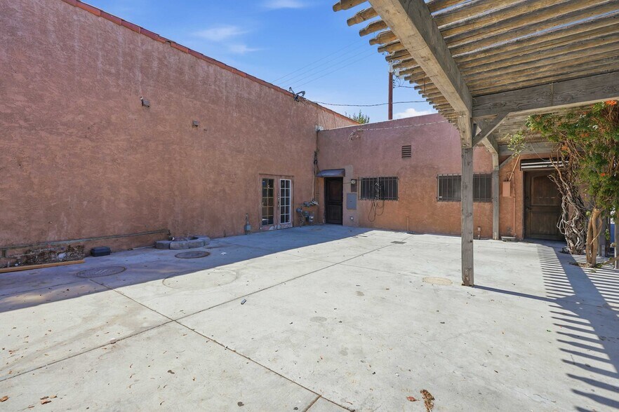 More Photos Of 24258-24274 Main St, Newhall Restaurant For Lease