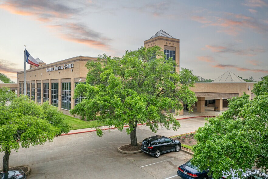 Primary Photo Of 1111-1211 Highway 6, Sugar Land Medical For Lease