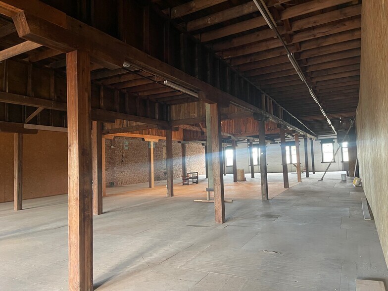 More Photos Of 324 W Oklahoma Ave, Guthrie Storefront Retail Residential For Lease