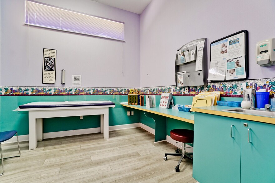 More Photos Of 1666 Mound St, Sarasota Medical For Sale