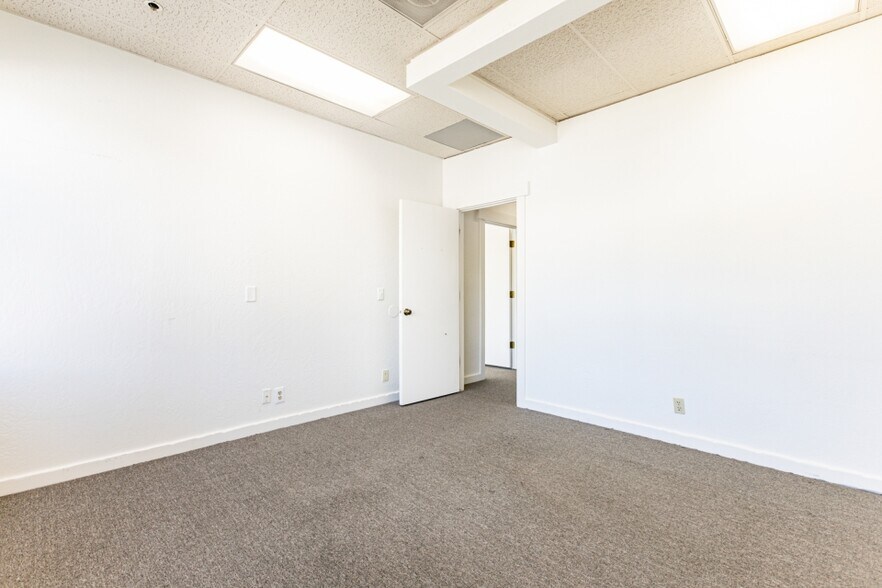 More Photos Of 1821 Sidewinder Dr, Park City Storefront Retail Office For Sale