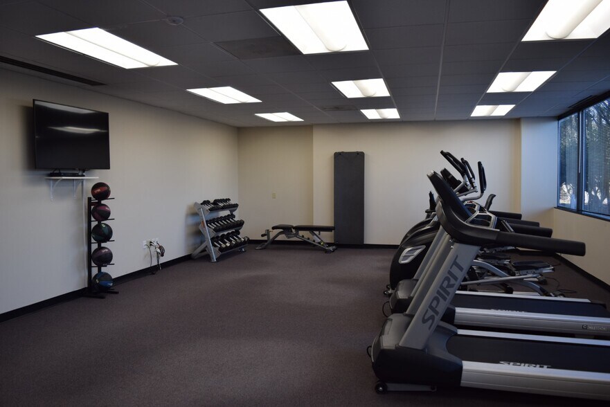 More Photos Of 10800 Financial Centre Pkwy, Little Rock Office For Lease
