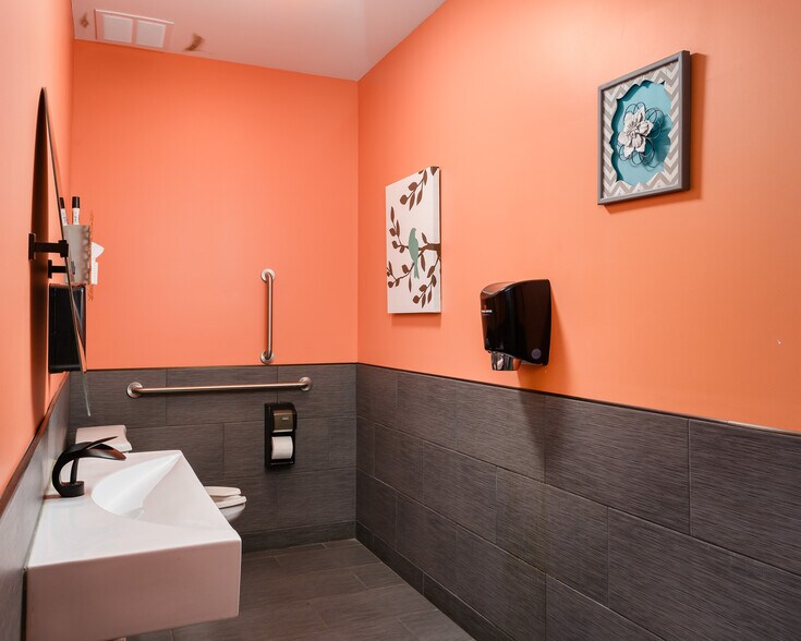 More Photos Of 109 N Court St, Florence Office For Sale