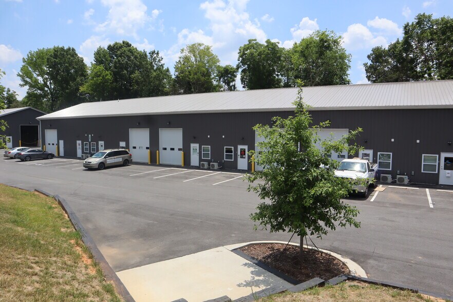 More Photos Of 1700 Industrial Center, Charlotte Light Distribution For Lease