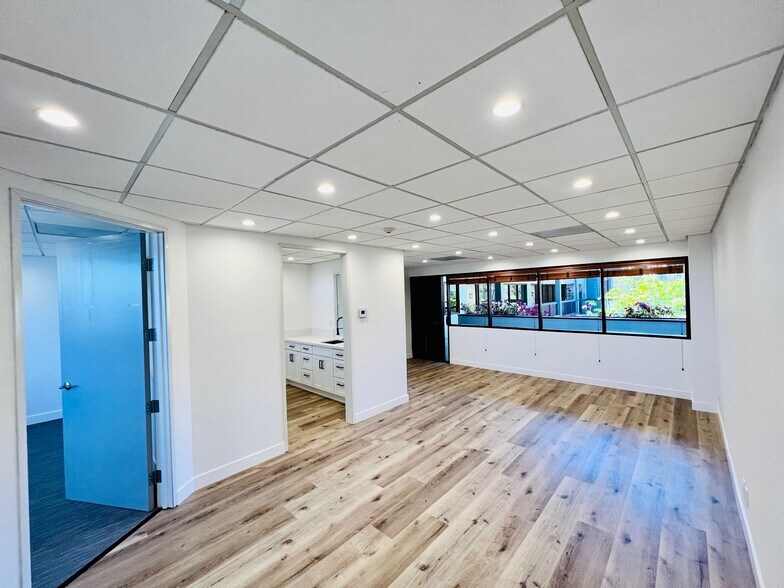 More Photos Of 11965 Venice Blvd, Los Angeles Loft Creative Space For Lease