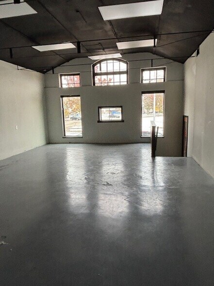 More Photos Of 124 N Main St, Three Rivers Freestanding For Sale