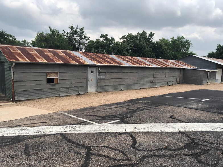 More Photos Of 1500 Stassney Ln, Austin Light Manufacturing For Lease