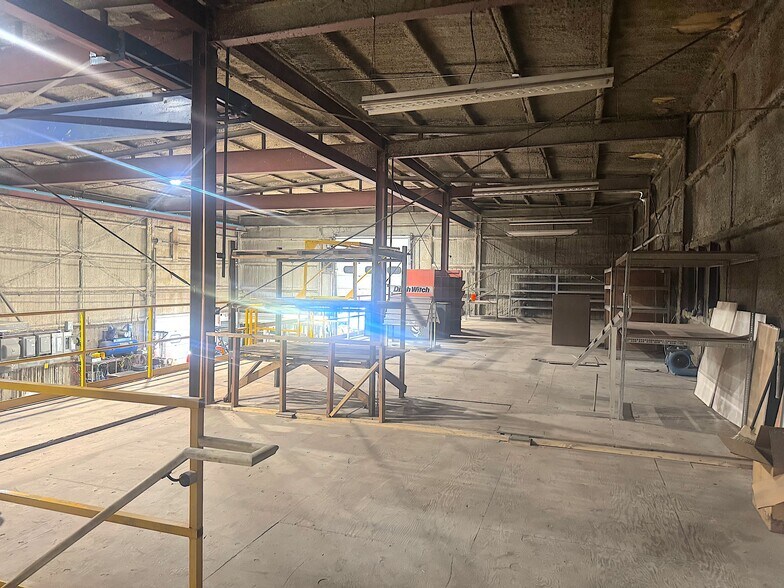 More Photos Of 1800 W 47th Ave, Anchorage Manufacturing For Sale