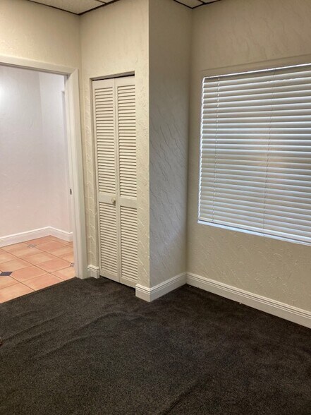 More Photos Of 4044 NE 5th Ter, Oakland Park Warehouse For Lease