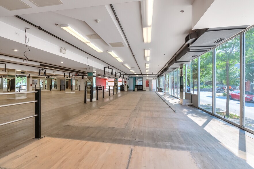 More Photos Of 7345 Boul Saint-Laurent, Montréal Storefront Retail Residential For Sale