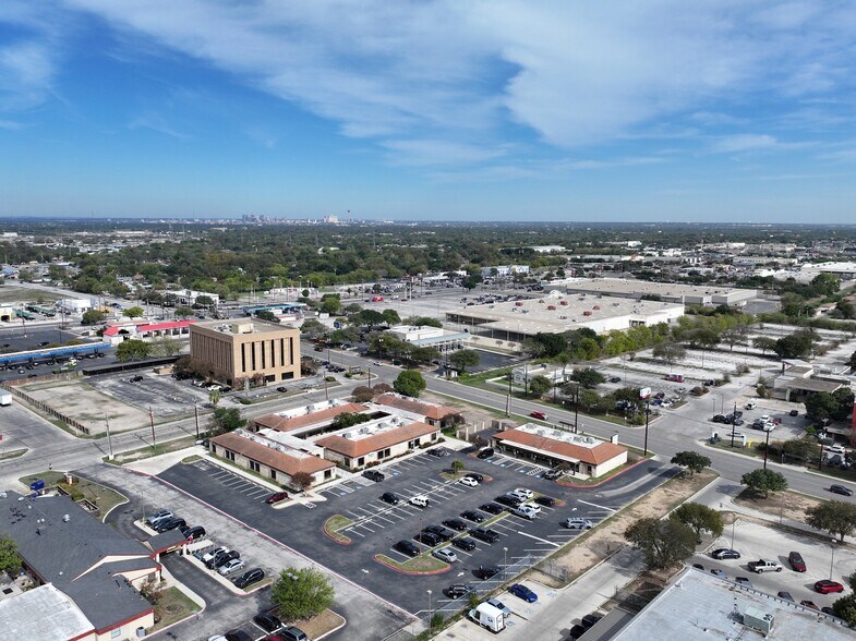 More Photos Of 7355 Barlite Blvd, San Antonio Medical For Sale