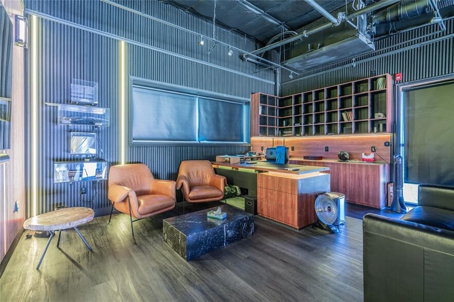 More Photos Of 2137 Chelsea Blvd, Allen Self Storage For Sale