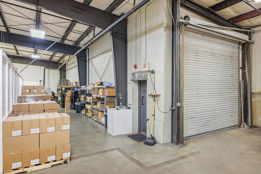 More Photos Of 315 N Park Dr, San Antonio Warehouse For Sale