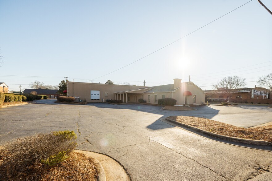 More Photos Of 131 E Church St, Monroe Specialty For Lease