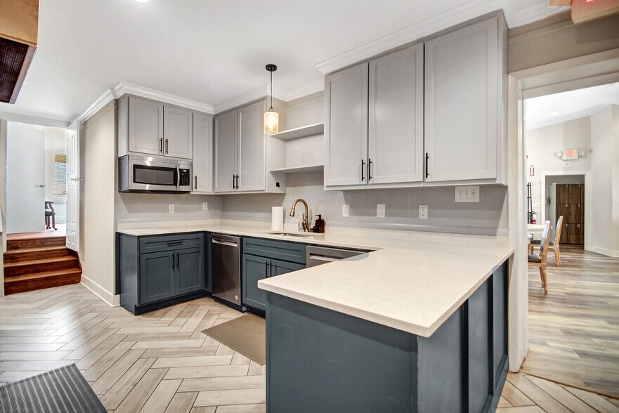 More Photos Of 4951 Jenkins Ave, North Charleston Office For Sale