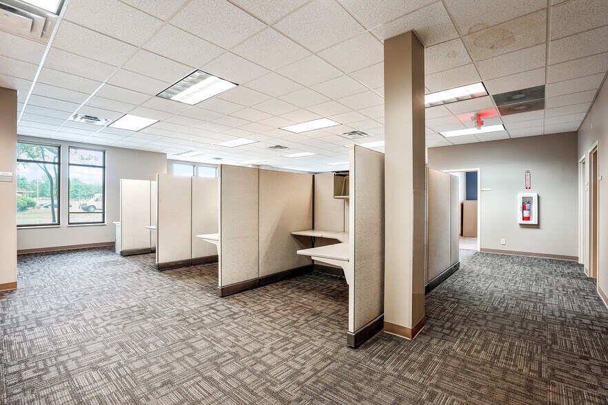 More Photos Of 10567 Sawmill Pky, Powell Office For Lease