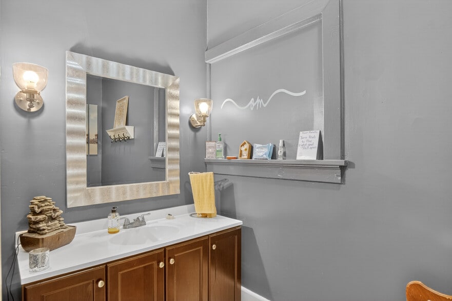 More Photos Of 104-110 S Hill Ave, South Hl, South Hill Office Residential For Sale