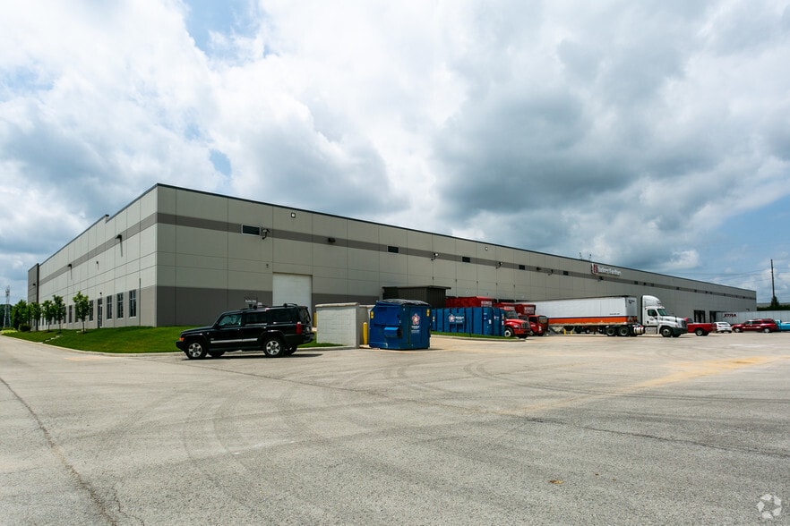 More Photos Of 8421 Bearing Dr, Indianapolis Warehouse For Lease
