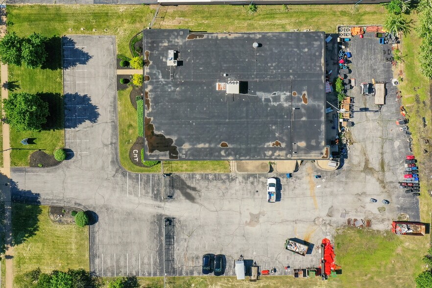 More Photos Of 4401 Ridgewood Ave, Saint Louis Showroom For Sale