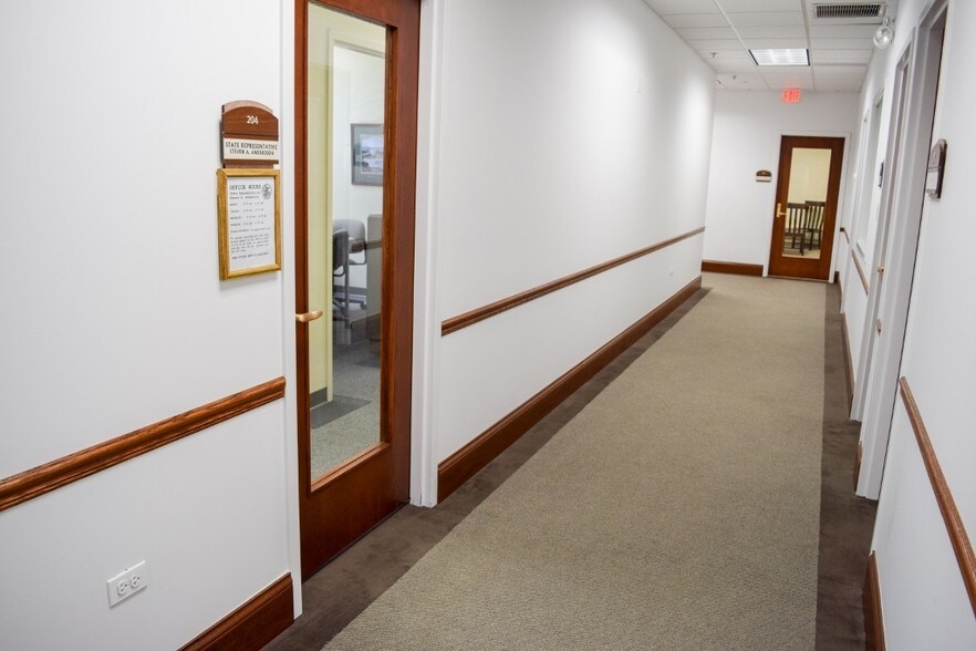 More Photos Of 127 S First St, Geneva Office Residential For Lease