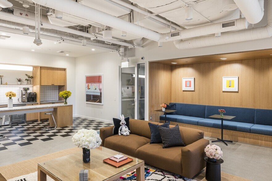 More Photos Of 21255 Burbank Blvd, Woodland Hills Coworking Space