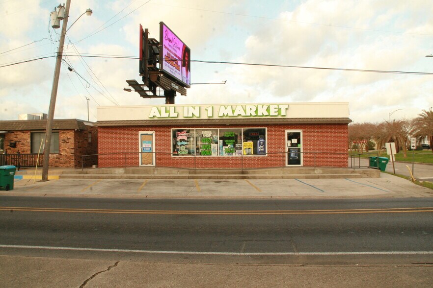 Primary Photo Of 831 9th St, Morgan City Storefront For Sale