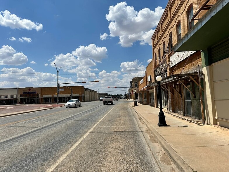 More Photos Of 410 N 1st St, Haskell Office For Sale