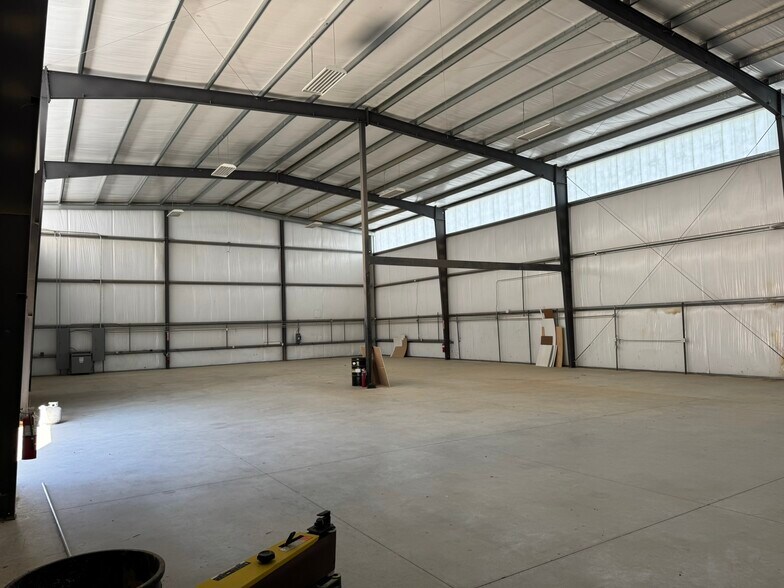 More Photos Of 10411 Kansack Ln, Houston Warehouse For Lease