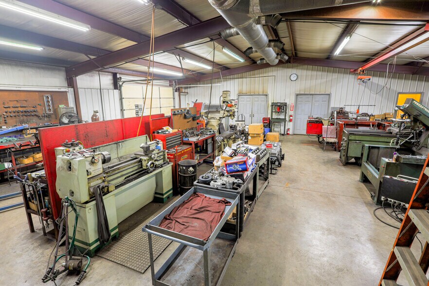 More Photos Of 1111 Mount Tabor Rd, Hartselle Showroom For Sale