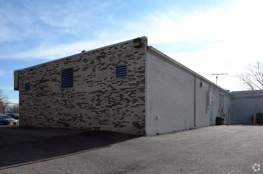 More Photos Of 10870-10900 Beech Daly Rd, Taylor Freestanding For Lease