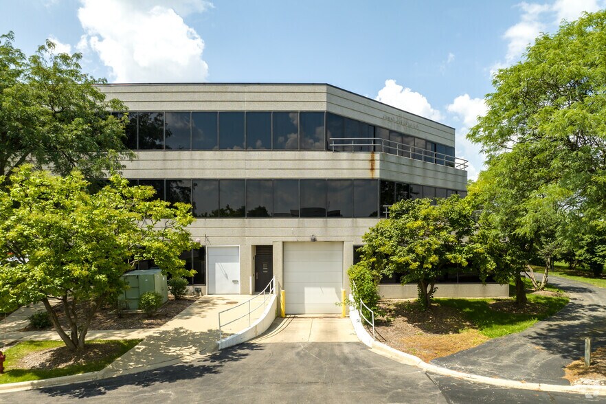 More Photos Of 850 Warrenville Rd, Lisle Office For Sale