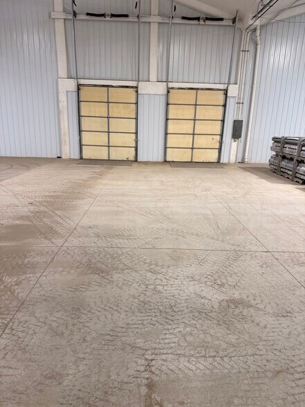 More Photos Of 1709 E Hwy 20, Lawton Warehouse For Lease