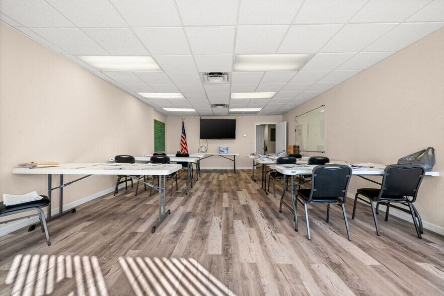 More Photos Of 917 SE 47th Ter, Cape Coral Restaurant For Sale