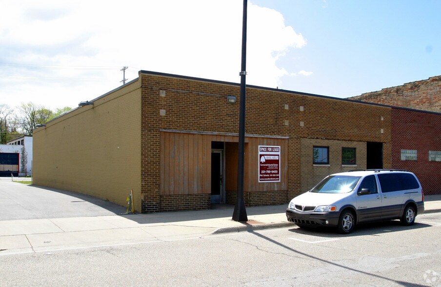 More Photos Of 609-625 W Western Ave, Muskegon Storefront For Sale