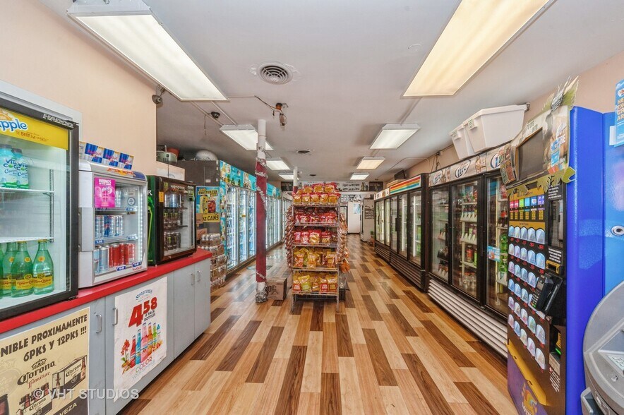More Photos Of 2864 Washington St, Waukegan Storefront Retail Office For Sale