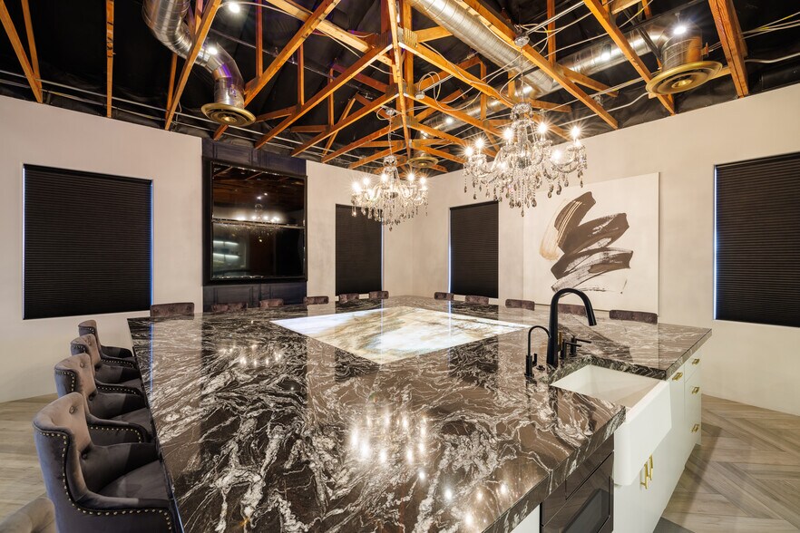 More Photos Of 7100 E Cave Creek Rd, Cave Creek Office Residential For Lease