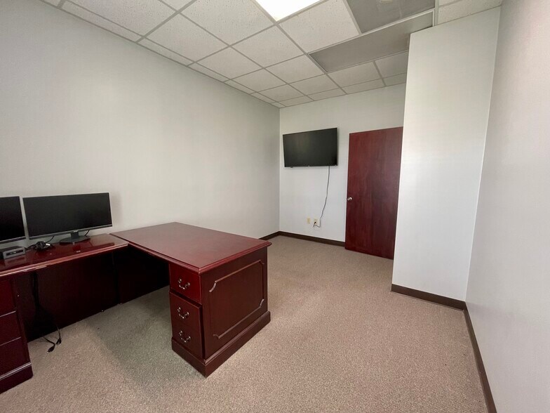 More Photos Of 1920 Boothe Cir, Longwood Office For Lease