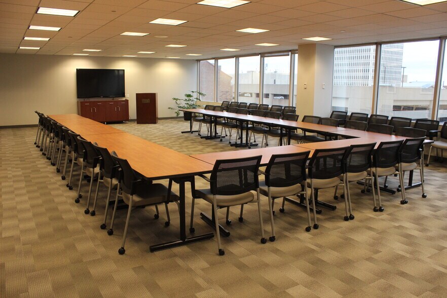 More Photos Of 462 S Fourth St, Louisville Office For Sale