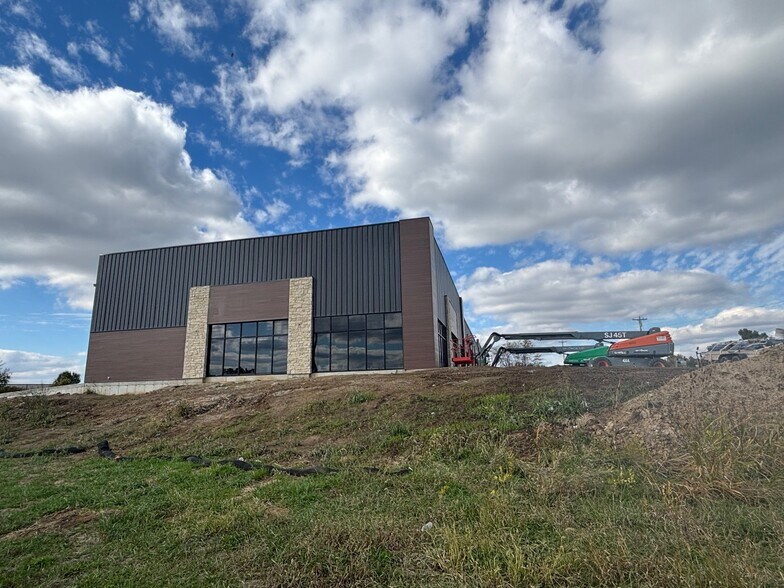 More Photos Of S Highway 63, Columbia General Retail For Lease