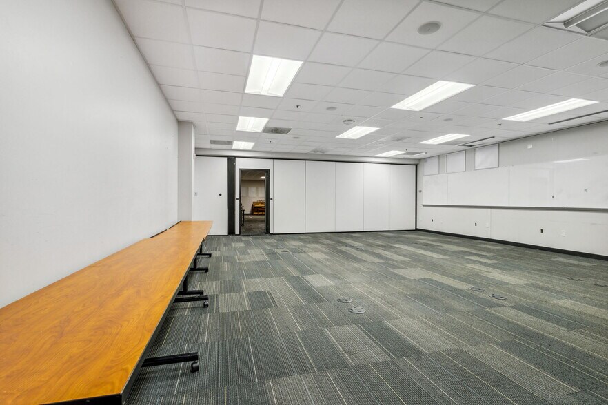 More Photos Of 1575 Garden of the Gods Rd, Colorado Springs Light Manufacturing For Lease