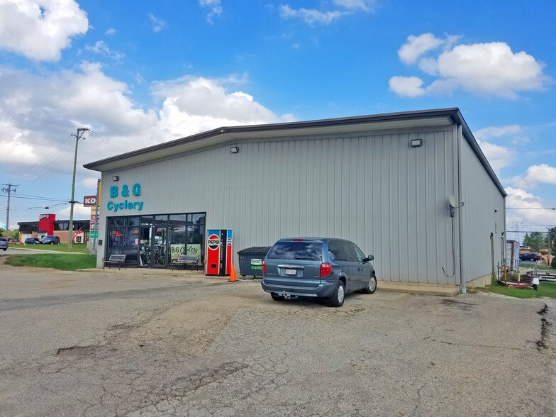 More Photos Of 131 E Rollins Rd, Round Lake Beach Freestanding For Sale