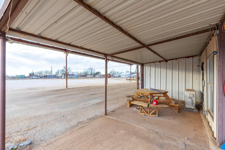 More Photos Of 711 S 3rd Ave, Munday Warehouse For Sale